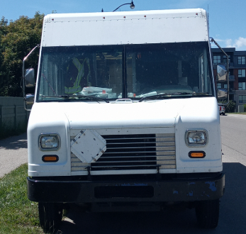 This Fedex style van has a very good V10 engine complete with 5 speed auto transmission complete wit...