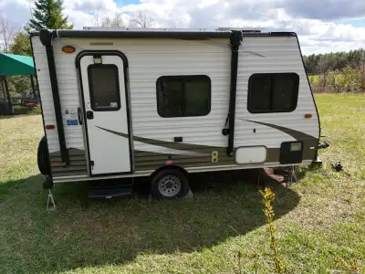 Looking for that perfect SUV-towable travel trailer to take you off-grid for a week or more at a tim...