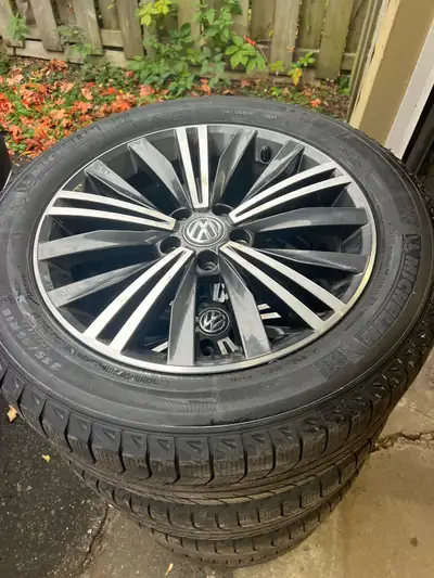 4 MICHELIN LATITUDE XICE ON FACTORY VOLKSWAGEN TIGUAN HIGHLINE ALLOY RIMS. TIRE SIZE IS 235/55/18 BO...