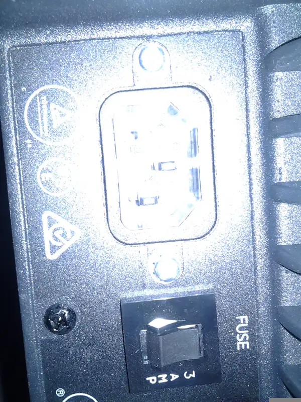 Mackie SRM150 5.25" 150 Watt Powered Speaker Active Monitor with in Performance & DJ Equipment in City of Montréal - Image 5