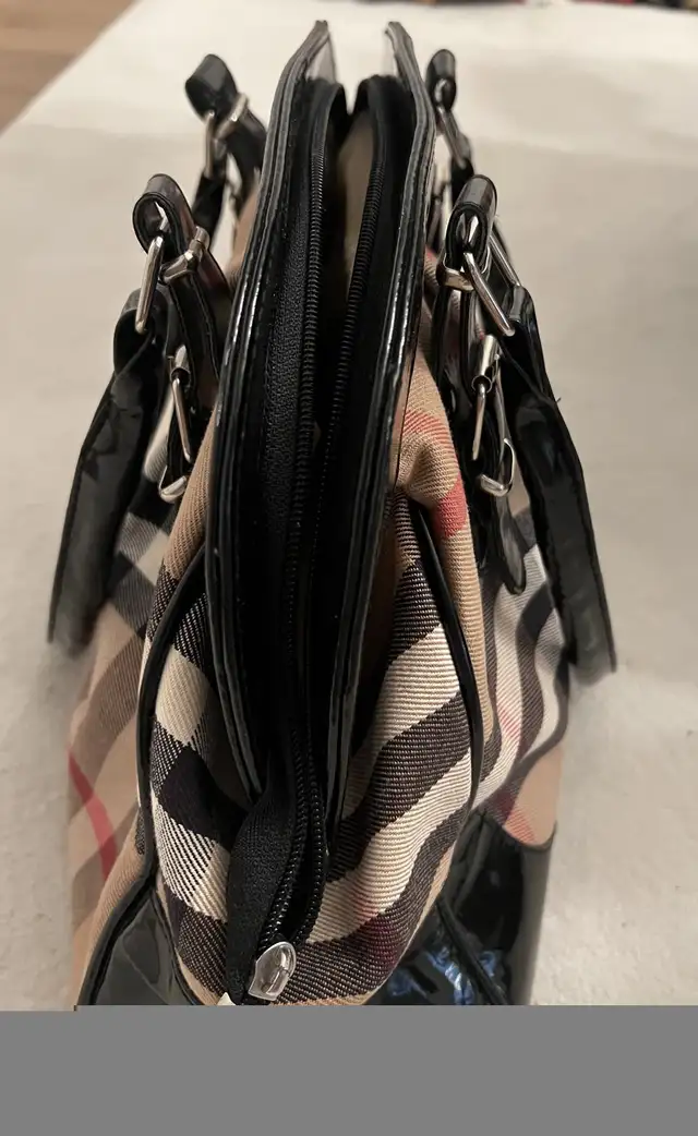 BURBERRY  Beige/Black /Red Nova Check  Handbag in Women's - Bags & Wallets in Oakville / Halton Region - Image 8