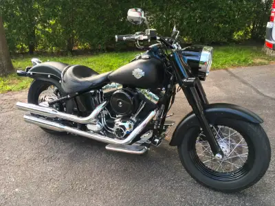 Modifiée chez Harley Davidson St Hyacinthe en2013 ( 6200$ de modifications) et à été rajouté plus de...