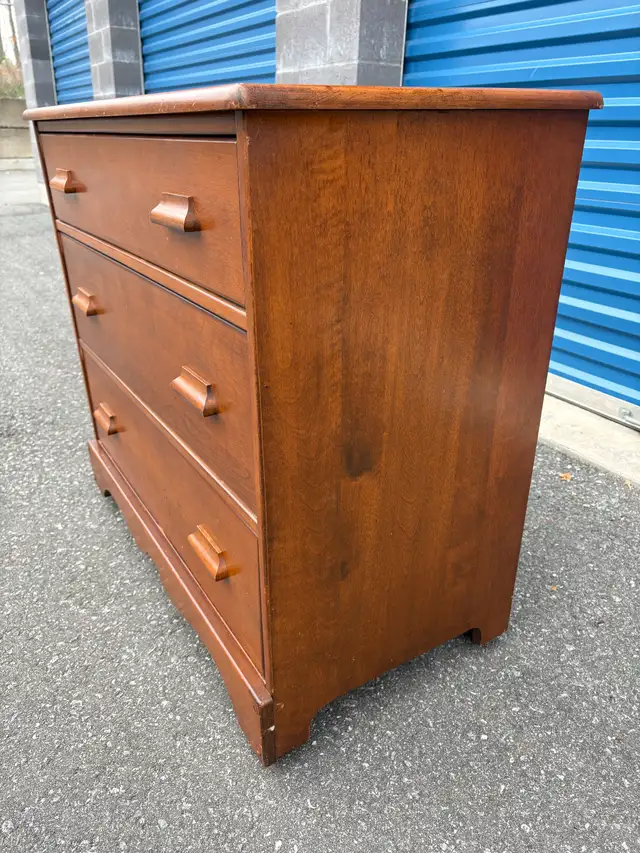 Three Drawer Dresser (Needs Couple Small Repairs) in Dressers & Wardrobes in Peterborough - Image 5