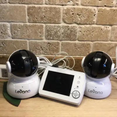 Excellent used condition Includes: 2x cameras (1 purchased in addition) 1x monitor (stand broken, se...