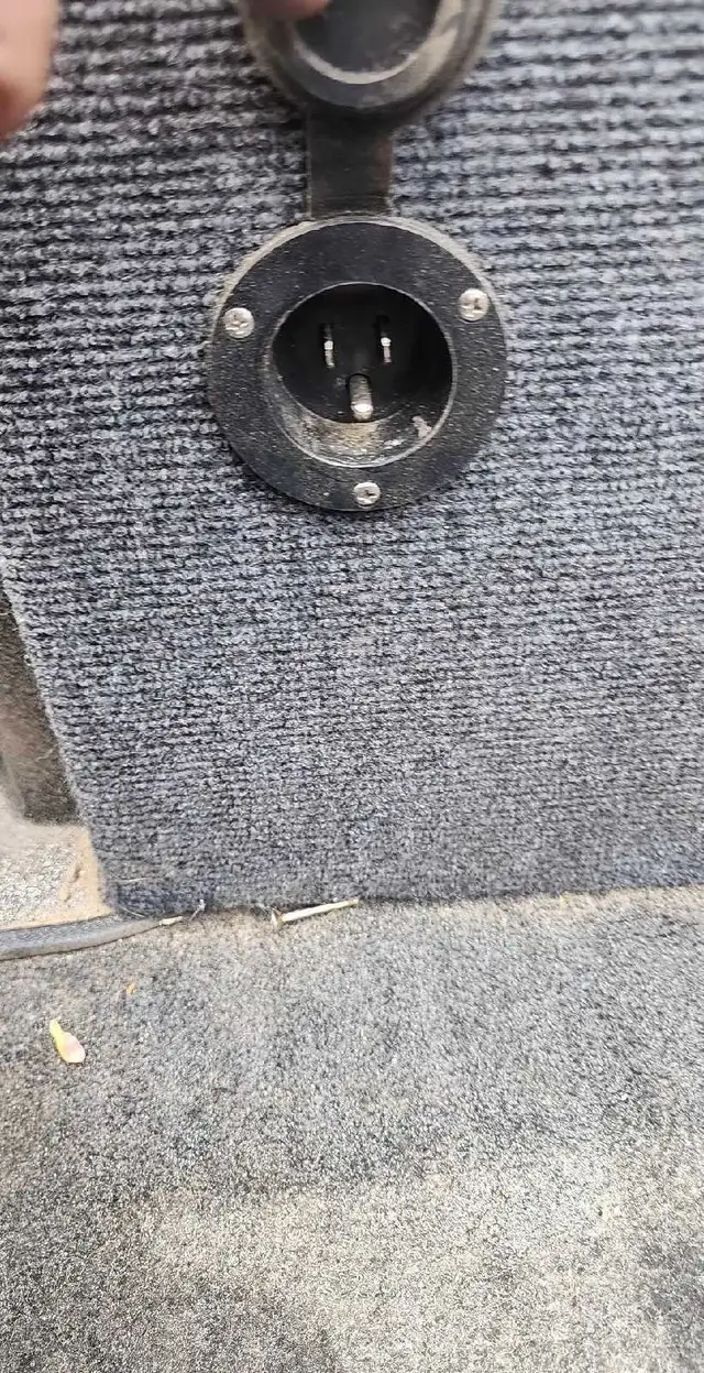 1989. 17 Charger bass boat in Personal Watercraft in Hamilton - Image 6