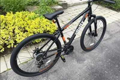 Like new good condition a Bell bicycle with 29-inch wheels. * Wheel Size: 29 inches * Frame: Aluminu...