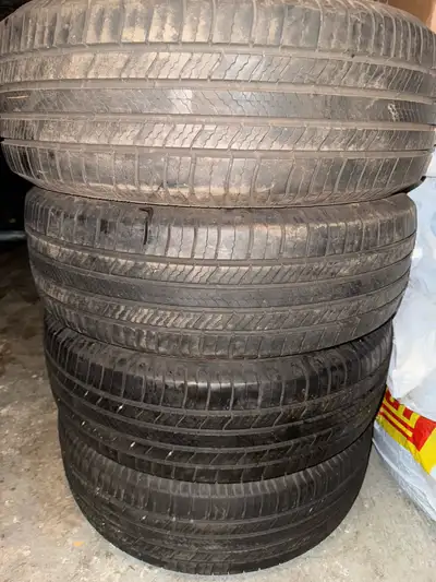 225/65R17 Michelin defender2, tires are brand new, tire tread is at 10/32nd on all 4, DOT is from 20...