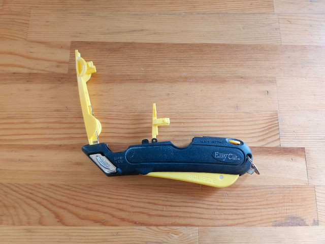 Easy Cut Squeeze Box Cutter in Hobbies & Crafts in Calgary - Image 2