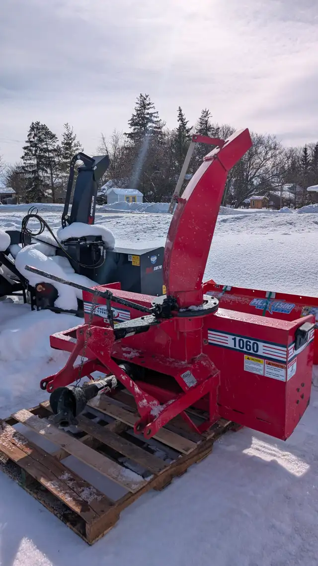 Used Agro Trend 60" Snow Blower in Snowblowers in Stratford - Image 2