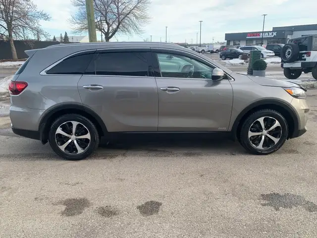 Hot sell: Daily-drive Efficient, Clean-title 7-Seat Sorento 2019