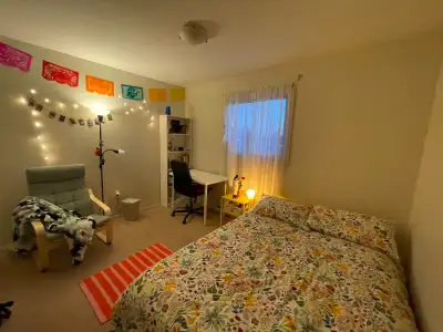 Hello I’m looking for a female housemate who can move in starting August 1st. This is a town house t...