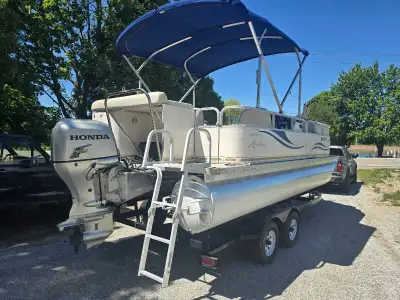 Ready for summer fun on the water! This well-maintained 2008 Avalon pontoon is a fantastic family bo...
