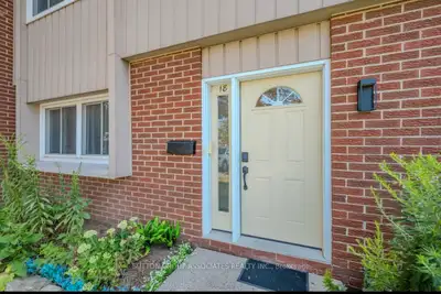 FEMALE STUDENT RENTAL AVAILABLE CLOSEST TO UNIVERSITY/COLLEGE