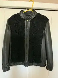 Ladies Leather/Fur Jacket    Size Small