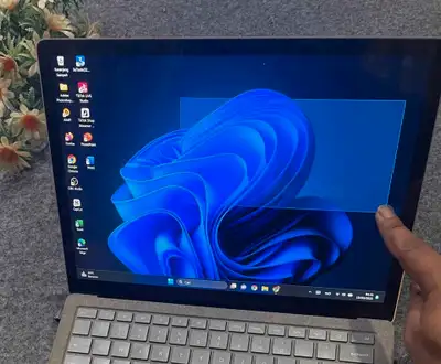 Microsoft Surface laptop 2 ✅ 13 Inch Touch Screen ✅ Intel® Core™ i5-8th ✅ 8GB DDR4 RAM ✅ 256G SSD ✅...