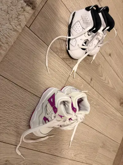 They’re all size 4C. My daughter has outgrown them so it’s $120 for all four.