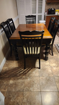 Dining table with 6 chairs included