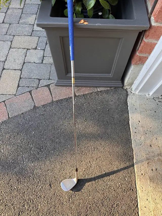 52° Wedge - Bobby Jones - R/H in Golf in Ottawa - Image 2