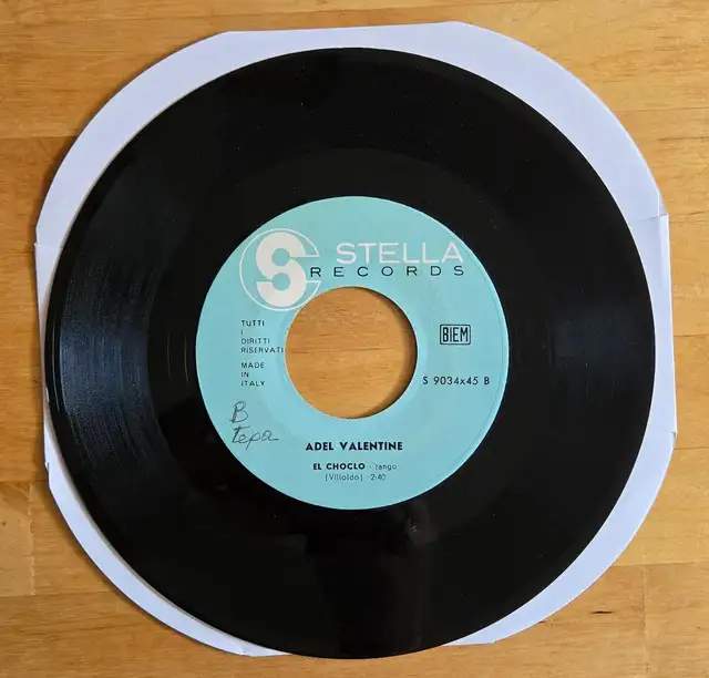 Adel Valentine 7 Inch 45 in Arts & Collectibles in Markham / York Region - Image 3