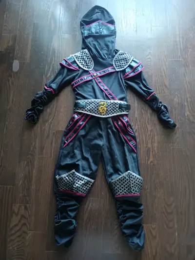 Halloween costume, 5-6 years old, St-Hubert,negotiable, View more