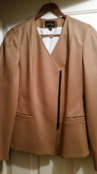 JUDITH & CHARLES TAN SHORT COLLARLESS BLAZER