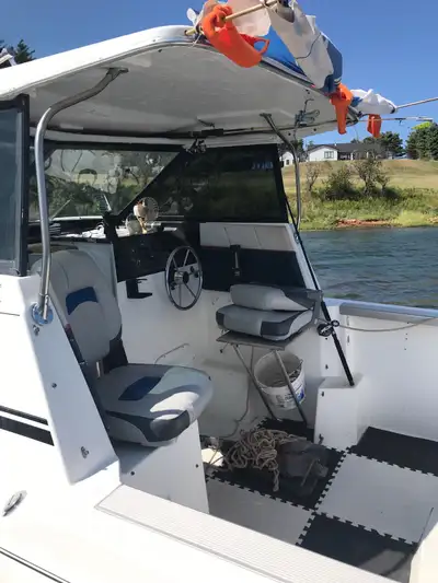Nice 24’ cabin cruiser with full cabin , bunk bath, table, cooking area with sink and bathroom Power...