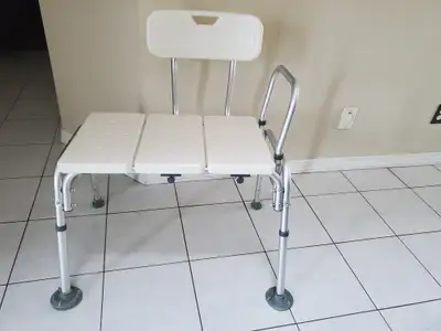 This adjustable tub transfer bench is user friendly for seniors or temporary disable person. It is l...