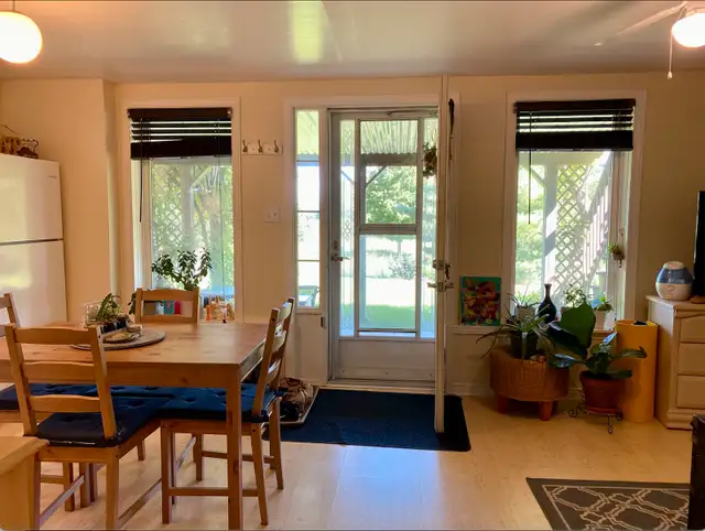 ALL INCLUSIVE: Bright 1- bed walk-out apt on conservation 63849107643267120