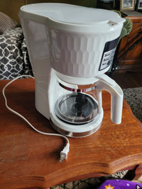 BLACK DECKER Honeycomb Collection 12-Cup Programmable Coffeemake