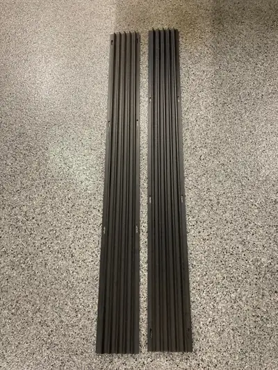 2 protections de guides de ski pour motoneige (5 pi de long et 6" de largeur). PVC préformé qui ne f...