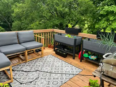 Upper floor, pet friendy 2-br available Sep 1, 2025