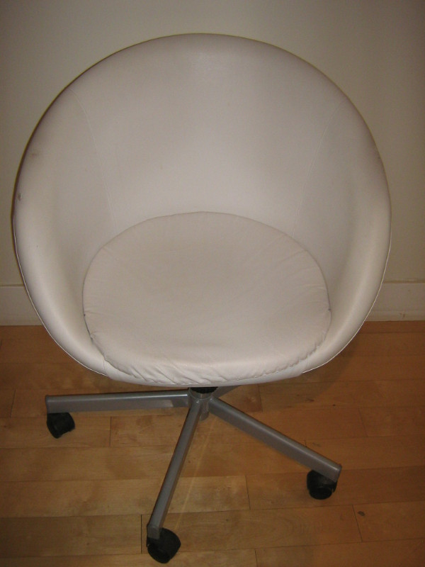 Swivel Chair in Chairs & Recliners in North Shore