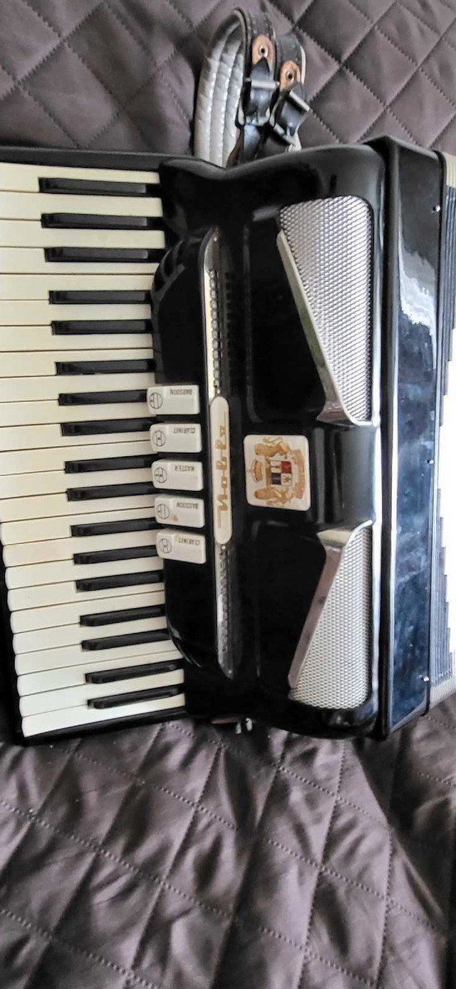 Accordion Noble made  in Italy  in Pianos & Keyboards in Guelph - Image 4