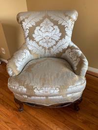SET OF BEAUTIFUL CHAIR FOR SALE 