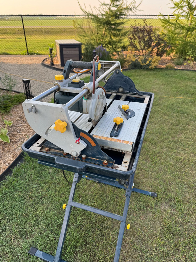 Master Craft wet tile saw in Power Tools in Saskatoon - Image 3