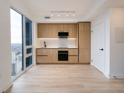 Bright, modern studio in the heart of Yonge & Eglinton, one of Midtown Toronto's most vibrant and co...