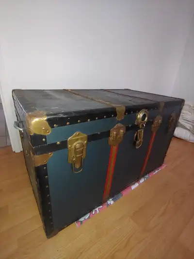 Coffre de rangement vintage, View more