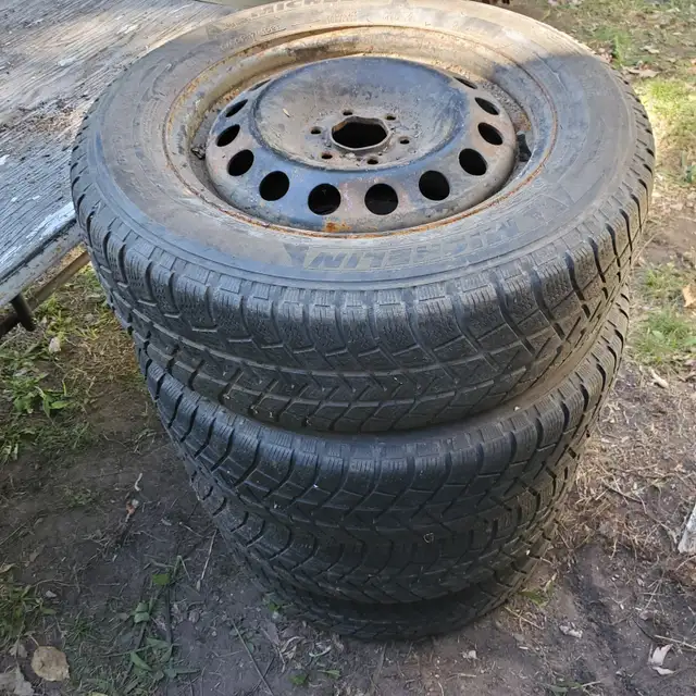 4 Michelin 225/65 R 17 Tires on 6 bolt Uplander rims. in Tires & Rims in Markham / York Region - Image 4