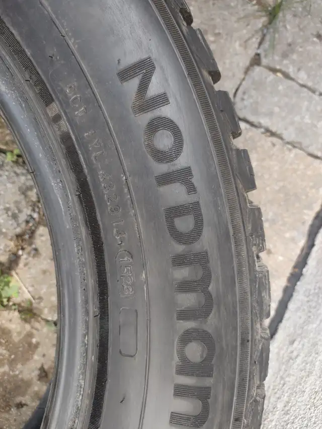 *225-60R18x4 pneus hiver Nokian Nordman . Comme neufs | Other | Laval ...