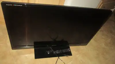 Sharp LC-40LE830U 40" AQUOS LCD/LED TV 4xHDMi VGA RCA WIFI