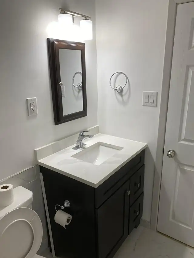 Large Renovated 2 Bedroom - Great Area -Quiet Building in Long Term Rentals in City of Toronto - Image 8