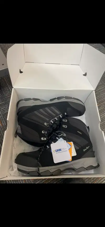 Wind River Snow Boots - Mens size 12 - Brand new in box with tags - Purchased @ Marks Work Warehouse...