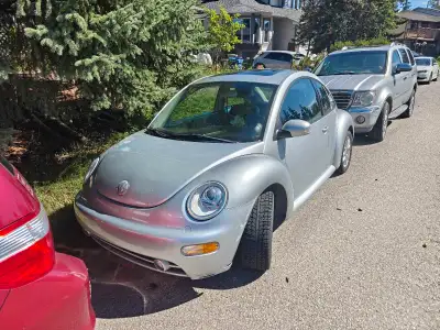 Up for sale is this 2005 Volkswagen Beetle, boasting low kilometers and a leather interior. This sil...