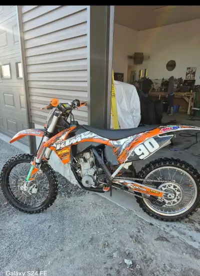 Clean 2013 KTM SXF 250 Dirt bike, good shape, Yoshimura Exhaust, electric start, good tires, strong...