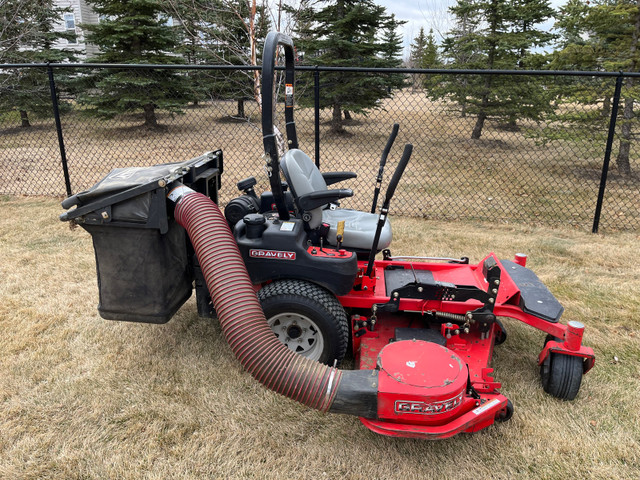 Gravely Pro Turn 160  in Lawnmowers & Leaf Blowers in Strathcona County - Image 2
