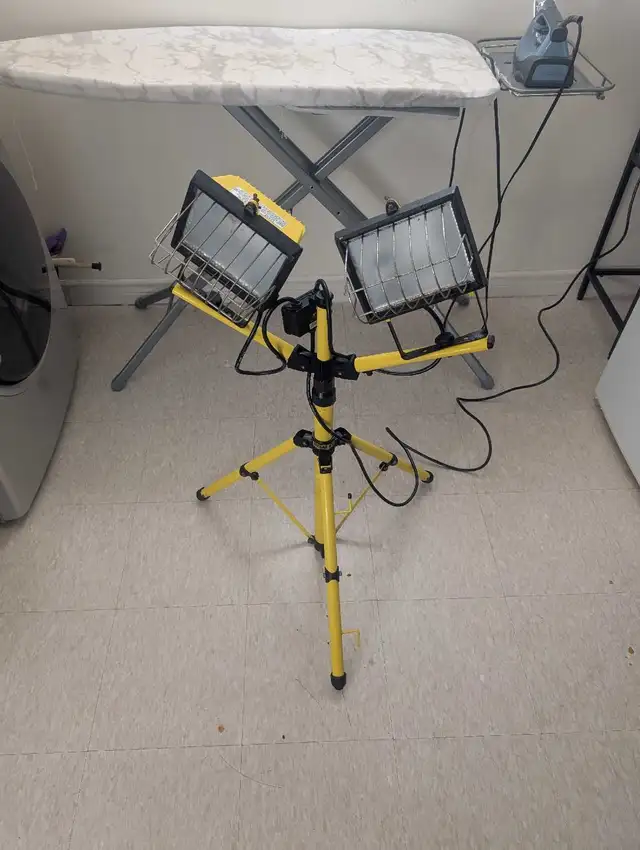 Heavy duty Floodlight  in Other in Oakville / Halton Region - Image 2