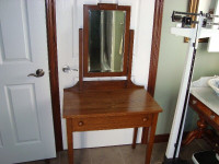 VINTAGE EARLY 1900'S MISSION OAK MAKEUP TABLE WITH MIRROR