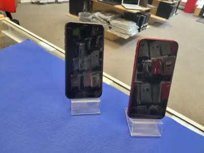 Apple iphone 11 Good Condition Garantie, Chargeur inclus Disponible au 1468 Cote Vertu Montreal H4L1...