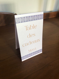 Petite affiche sur table: table des cadeaux