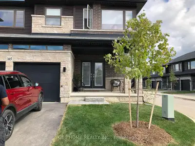️Large bright bedroom available for rent in a spacious 4-bedroom house! Perfect for a working profes...